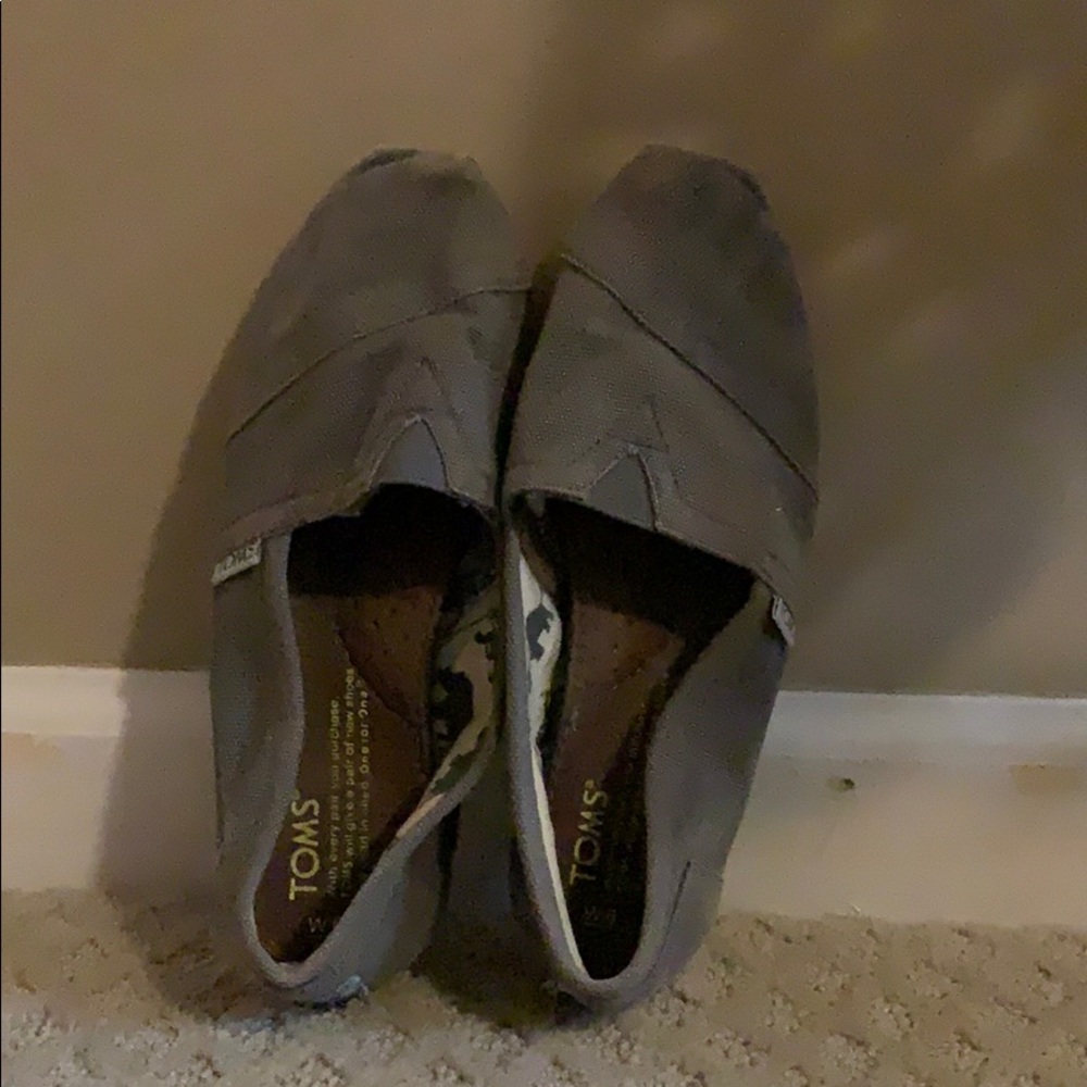 Grey TOMS